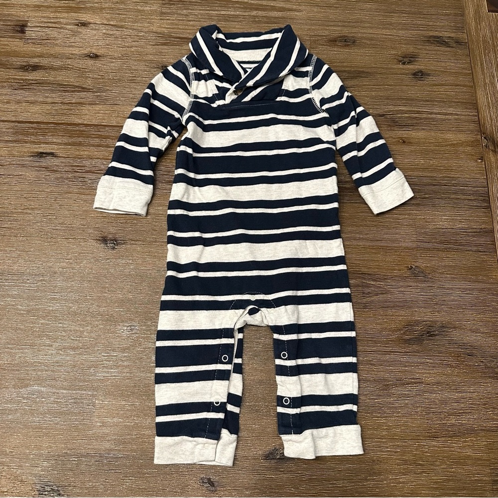 4/20$ Old Navy Navy and Cream Striped Baby Romper One Piece size 12-18 months